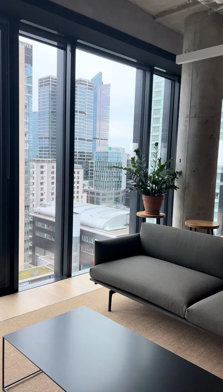Lokal komercyjny 430 m² · Warszawa — zdjęcie 1