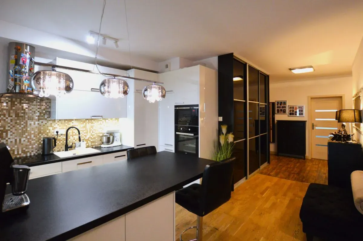 Mieszkanie 71.7 m² · Warszawa — zdjęcie 1