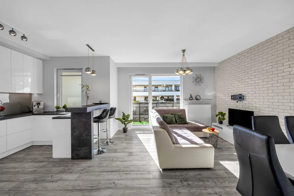 Mieszkanie 83 m² · Warszawa — zdjęcie 1