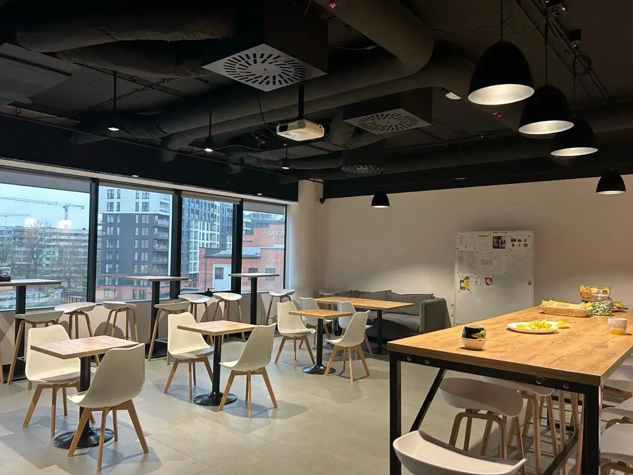 Lokal komercyjny 982.5 m² · Kraków — zdjęcie 3