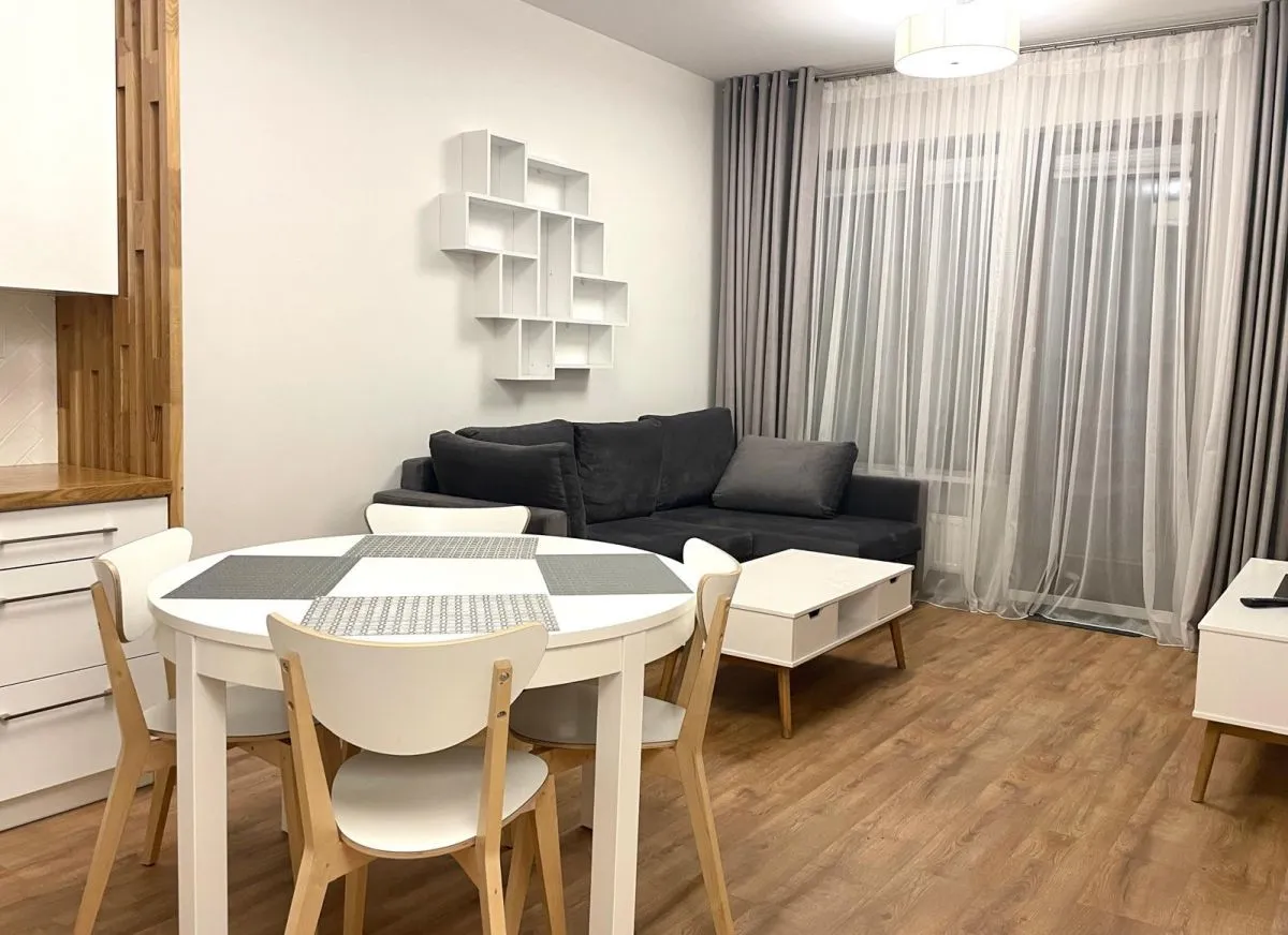 Mieszkanie 42 m² · Warszawa — zdjęcie 1