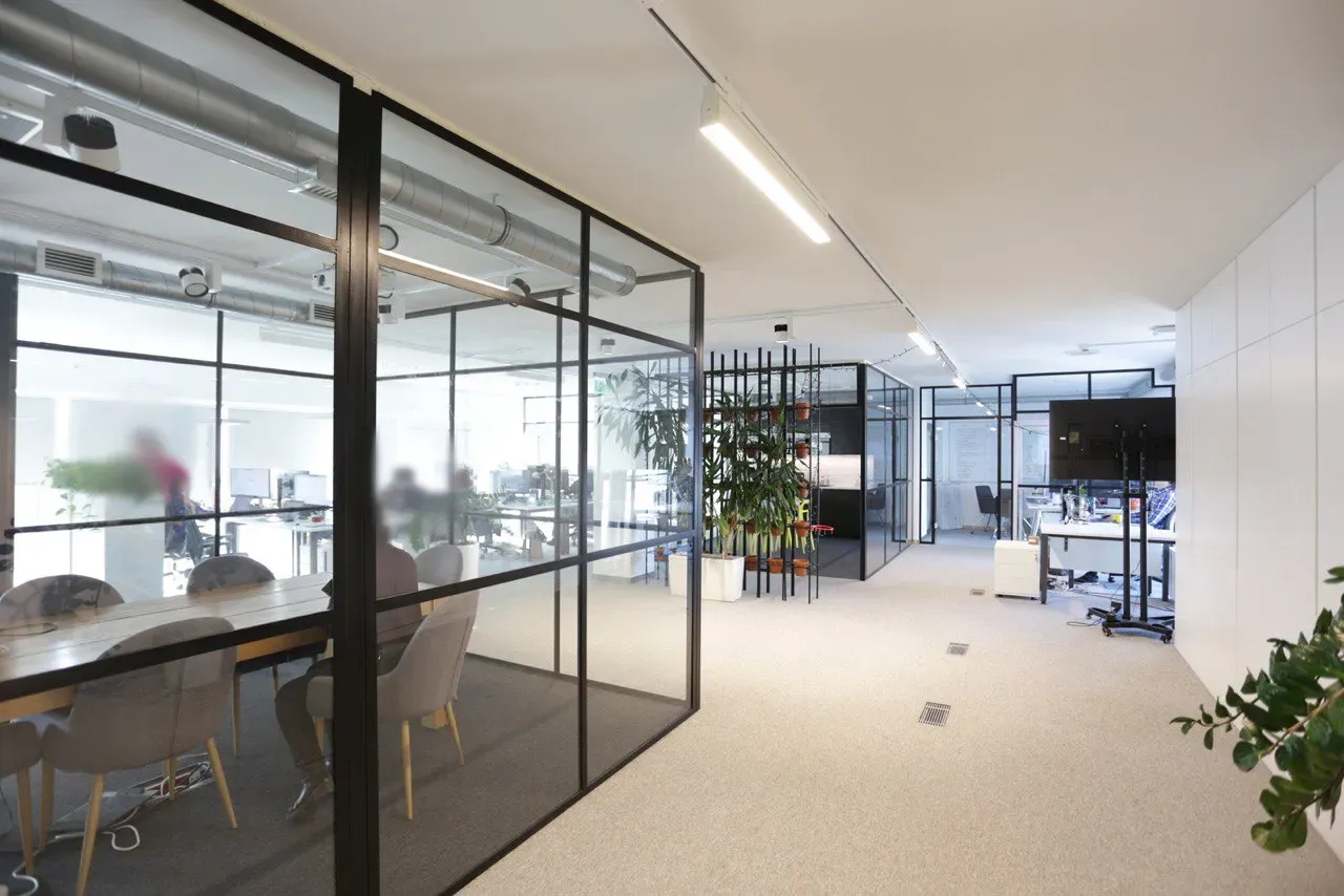 Lokal komercyjny 200 m² · Warszawa — zdjęcie 2