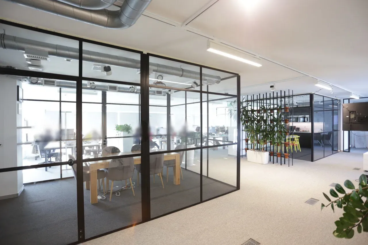 Lokal komercyjny 200 m² · Warszawa — zdjęcie 3