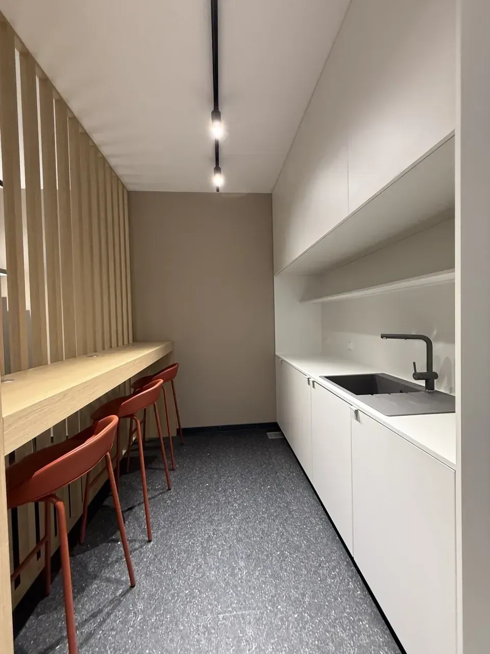 Lokal komercyjny 100 m² · Warszawa — zdjęcie 3