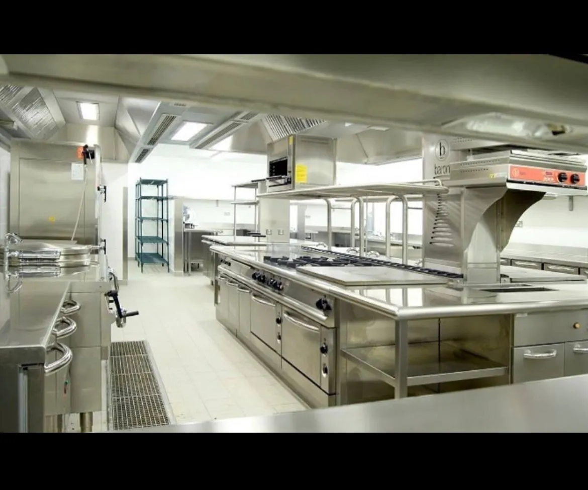 Lokal komercyjny 350 m² · Warszawa — zdjęcie 1