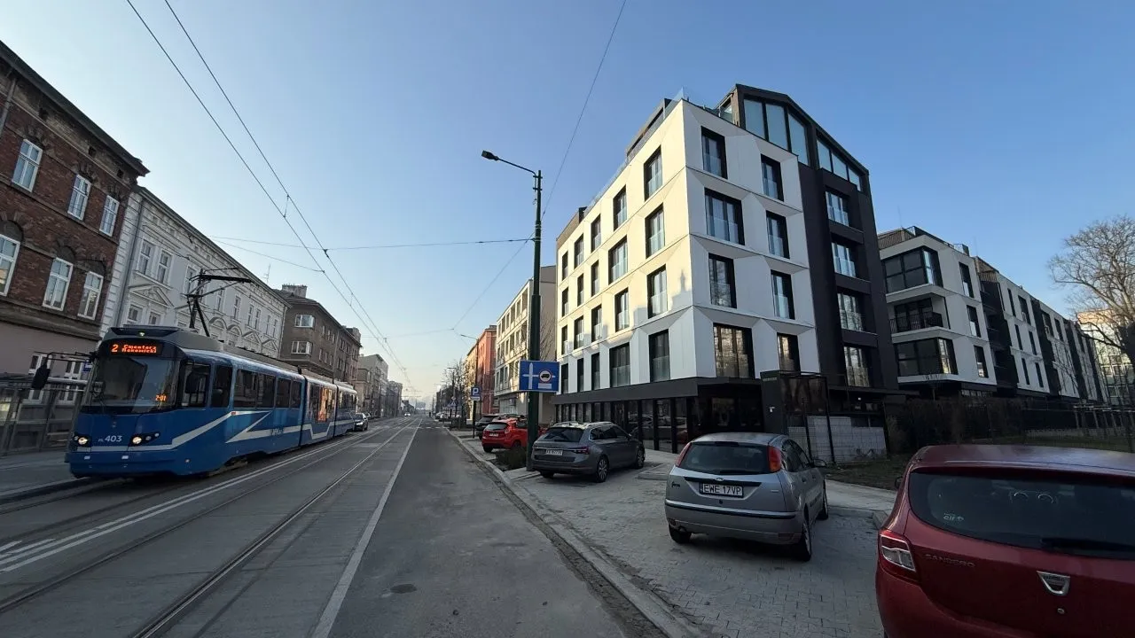 Lokal komercyjny 376 m² · Kraków — zdjęcie 2