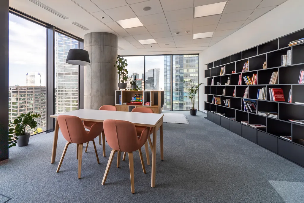Lokal komercyjny 1100 m² · Warszawa — zdjęcie 1