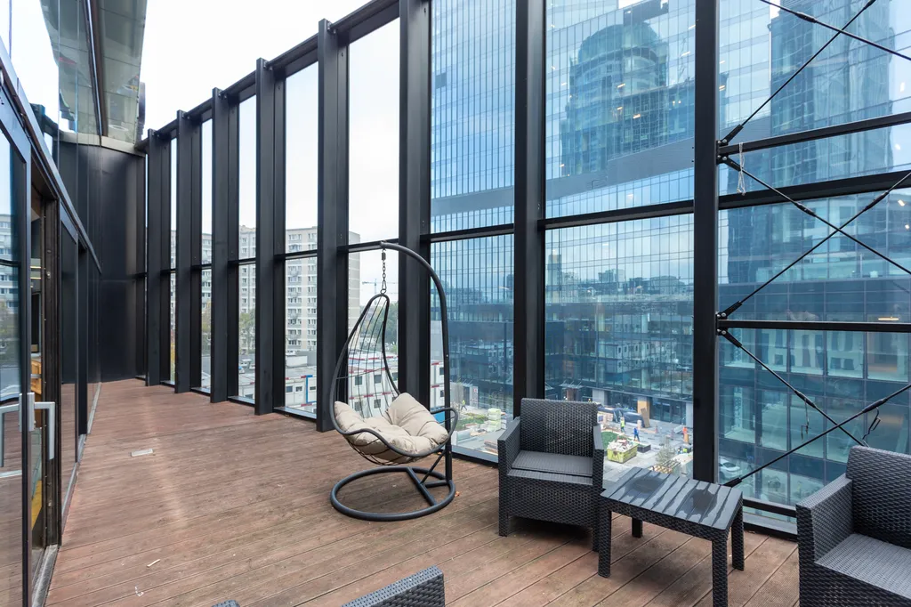 Lokal komercyjny 1037 m² · Warszawa — zdjęcie 2