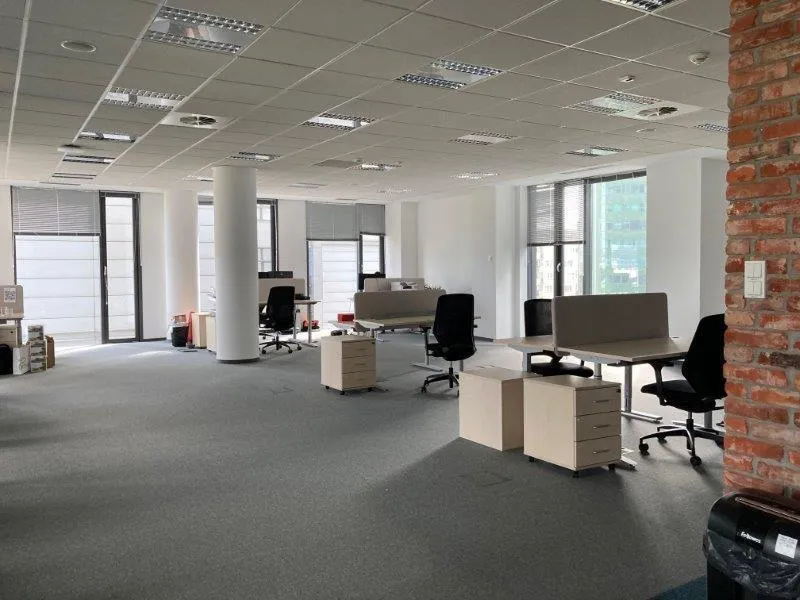 Lokal komercyjny 1024 m² · Warszawa — zdjęcie 1