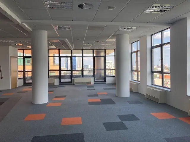 Lokal komercyjny 1359 m² · Warszawa — zdjęcie 1