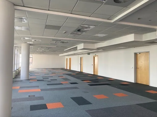 Lokal komercyjny 1359 m² · Warszawa — zdjęcie 2