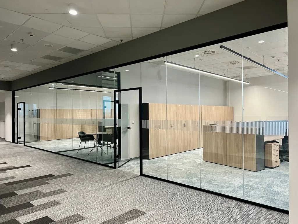 Lokal komercyjny 1500 m² · Warszawa — zdjęcie 1