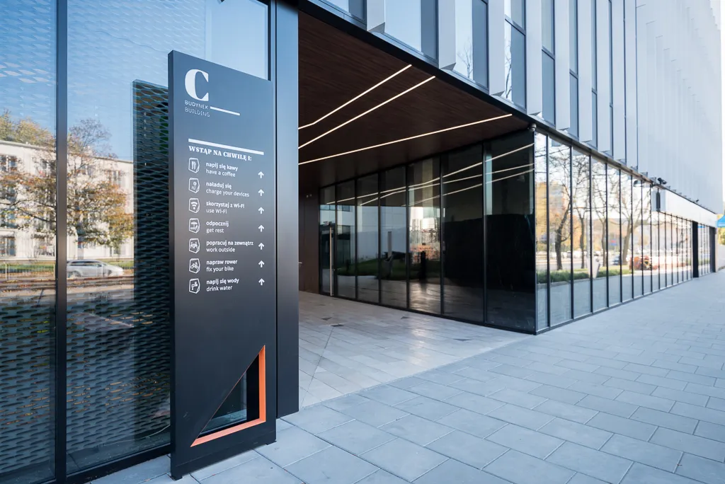 Lokal komercyjny 1318 m² · Warszawa — zdjęcie 1