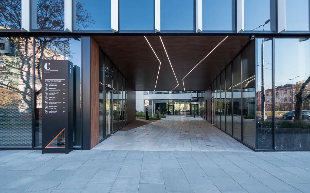 Lokal komercyjny 1318 m² · Warszawa — zdjęcie 2