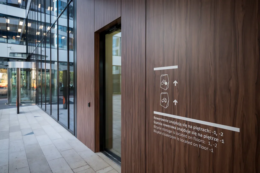Lokal komercyjny 1318 m² · Warszawa — zdjęcie 4