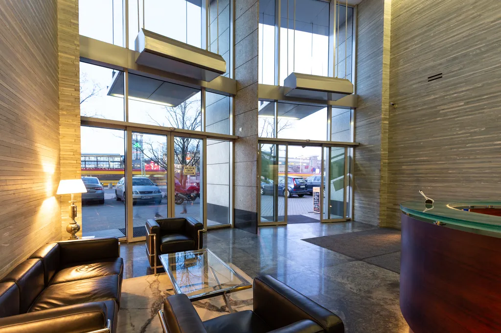 Lokal komercyjny 1400 m² · Warszawa — zdjęcie 1