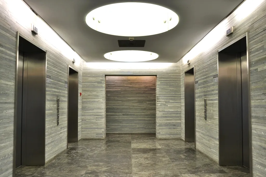 Lokal komercyjny 1400 m² · Warszawa — zdjęcie 3