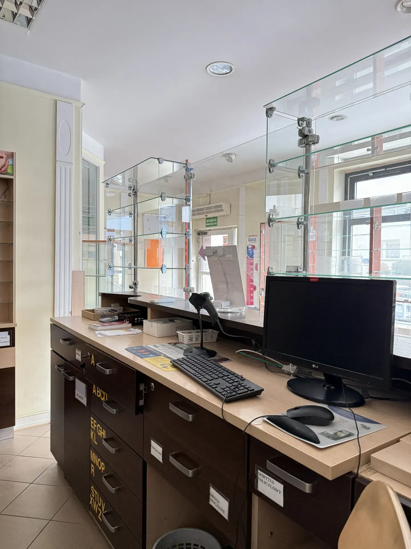 Lokal komercyjny 150 m² · Warszawa — zdjęcie 1