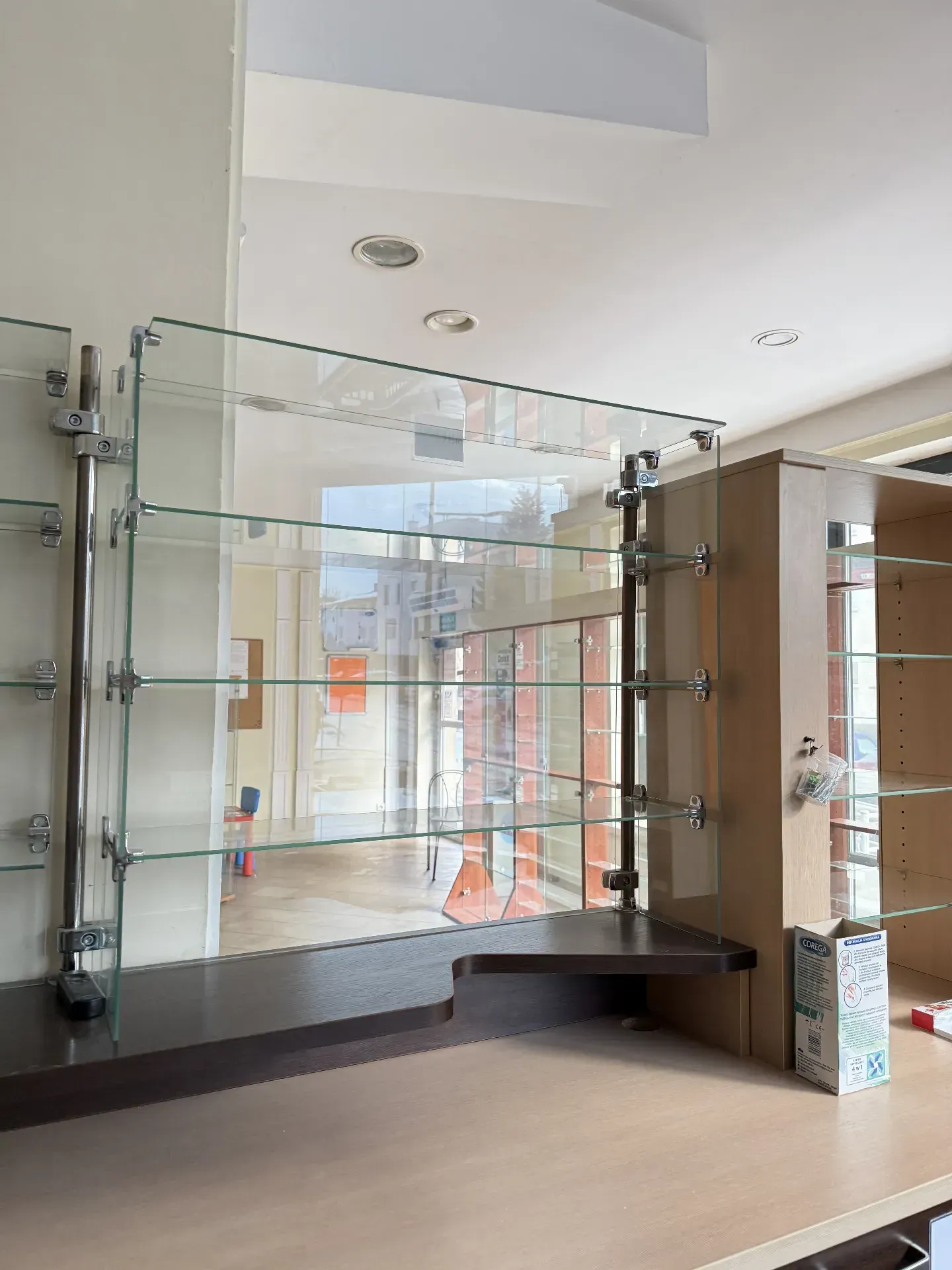 Lokal komercyjny 150 m² · Warszawa — zdjęcie 1