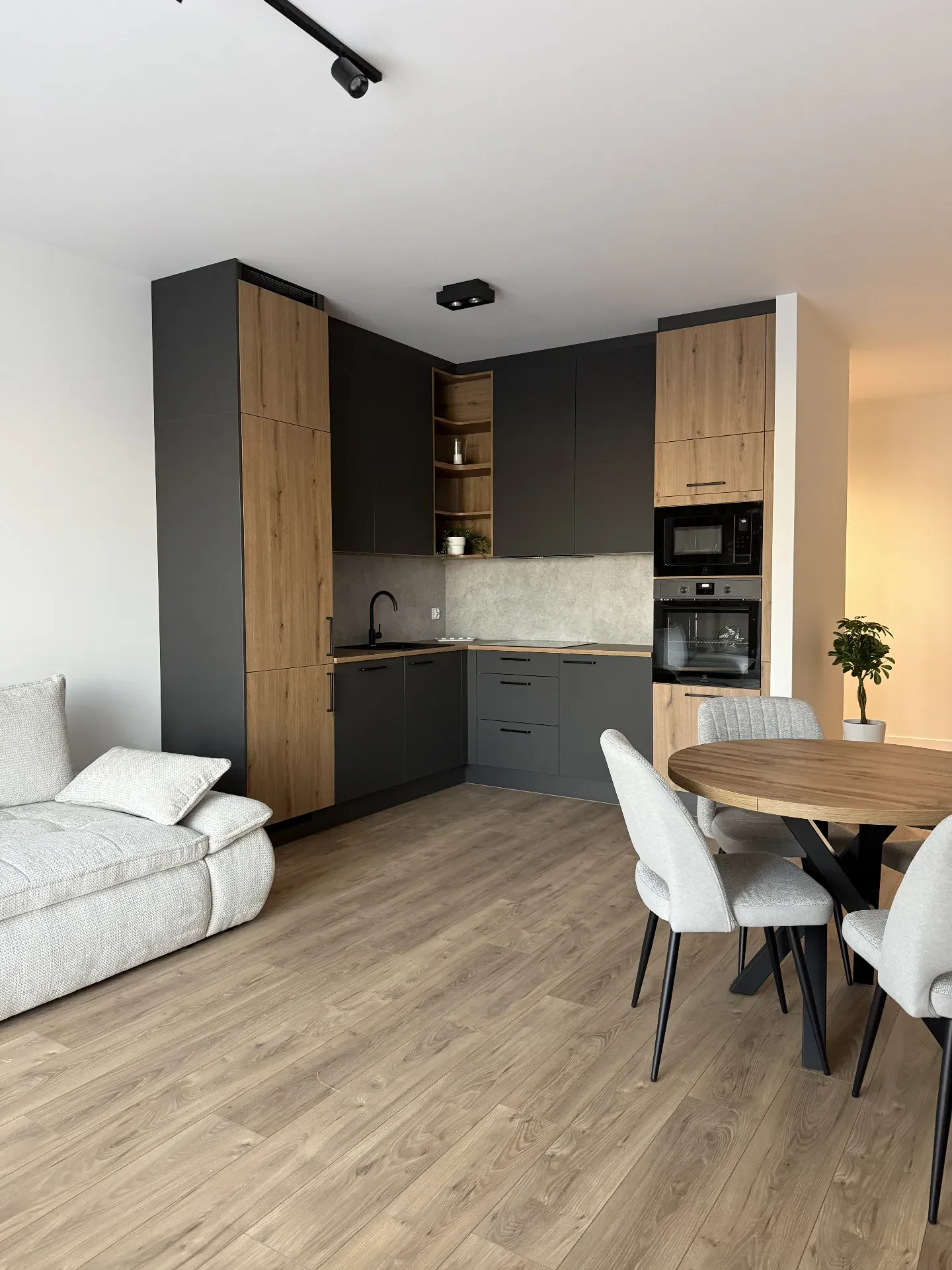 Mieszkanie 72 m² · Warszawa — zdjęcie 1